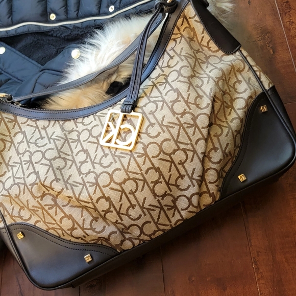Calvin Klein bag (medium) like new,clean - Picture 3 of 6